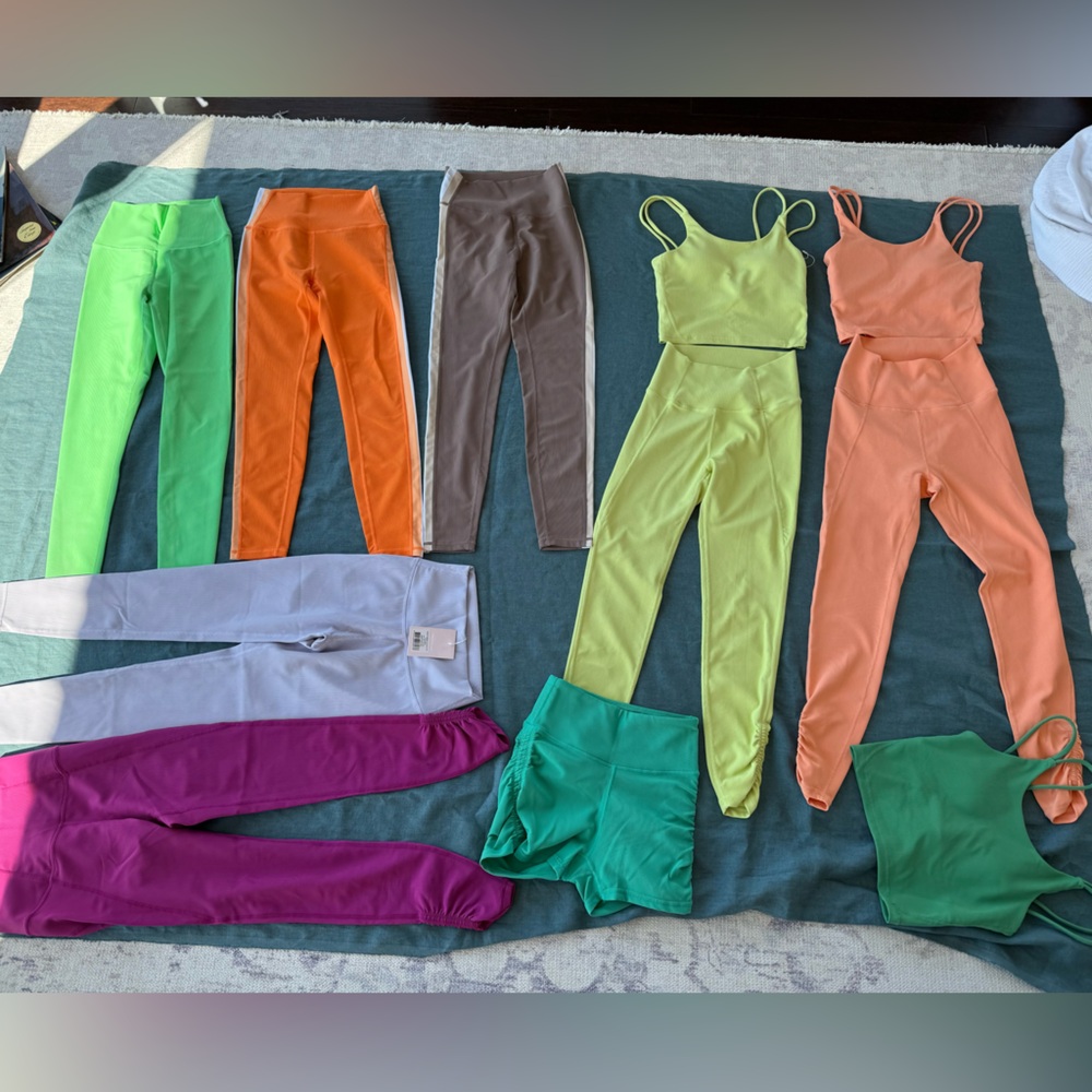 Wilo athletic leggings and tops size XS. Unworn.